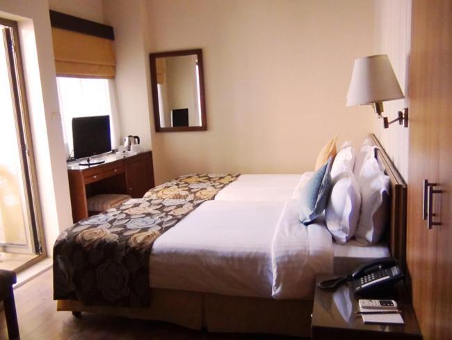 Orient Prince Hotel Beirut Room photo